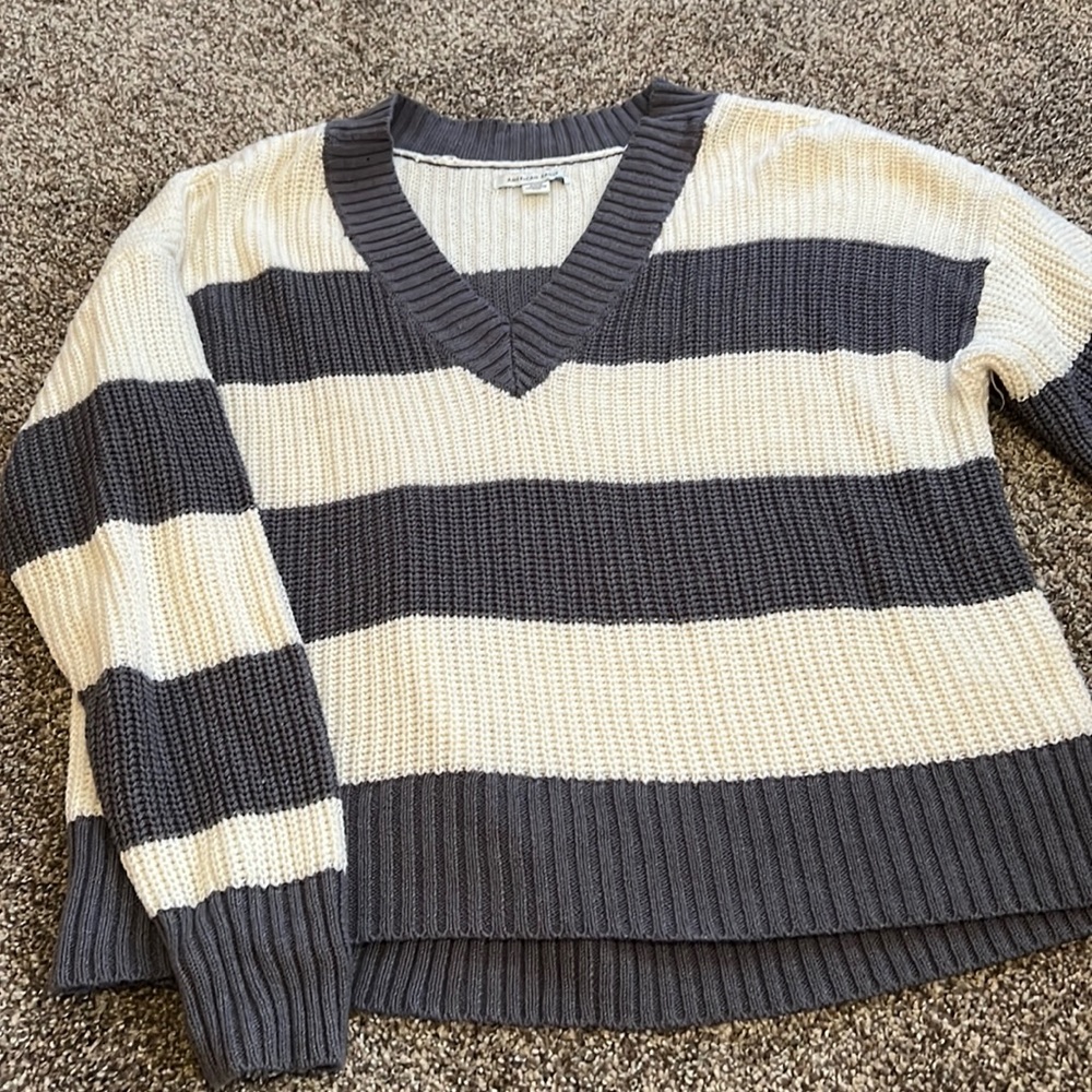 American Eagle sweater